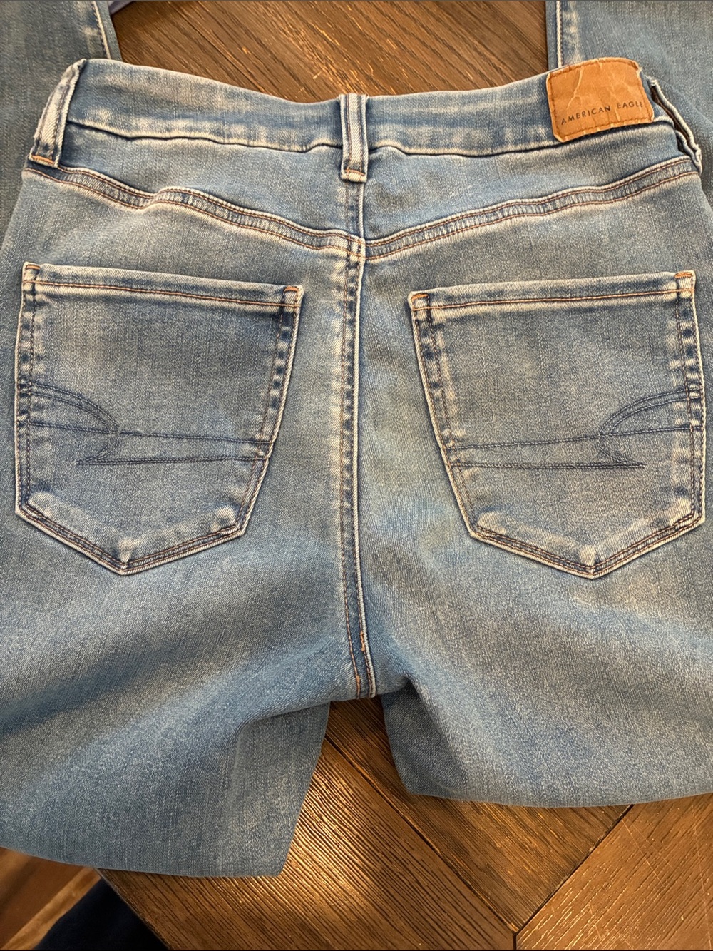American Eagle Outfitters Light Wash Boyfriend Jeans size 2 short curvy